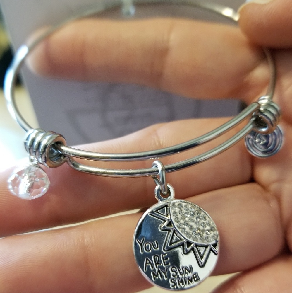 Love This Life Bracelet - Picture 2 of 2